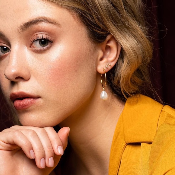 Mejuri Organic Pearl Large Hoops Gold Vermeil - Picture 3 of 6